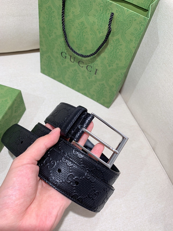 スーパーコピーグッチベルト着用イメージ